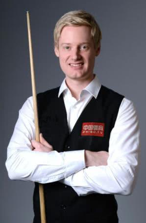 向它倾斜 向它倾斜